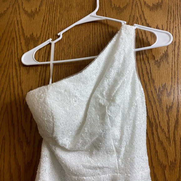 Sequence white dress - Picture 1 of 4